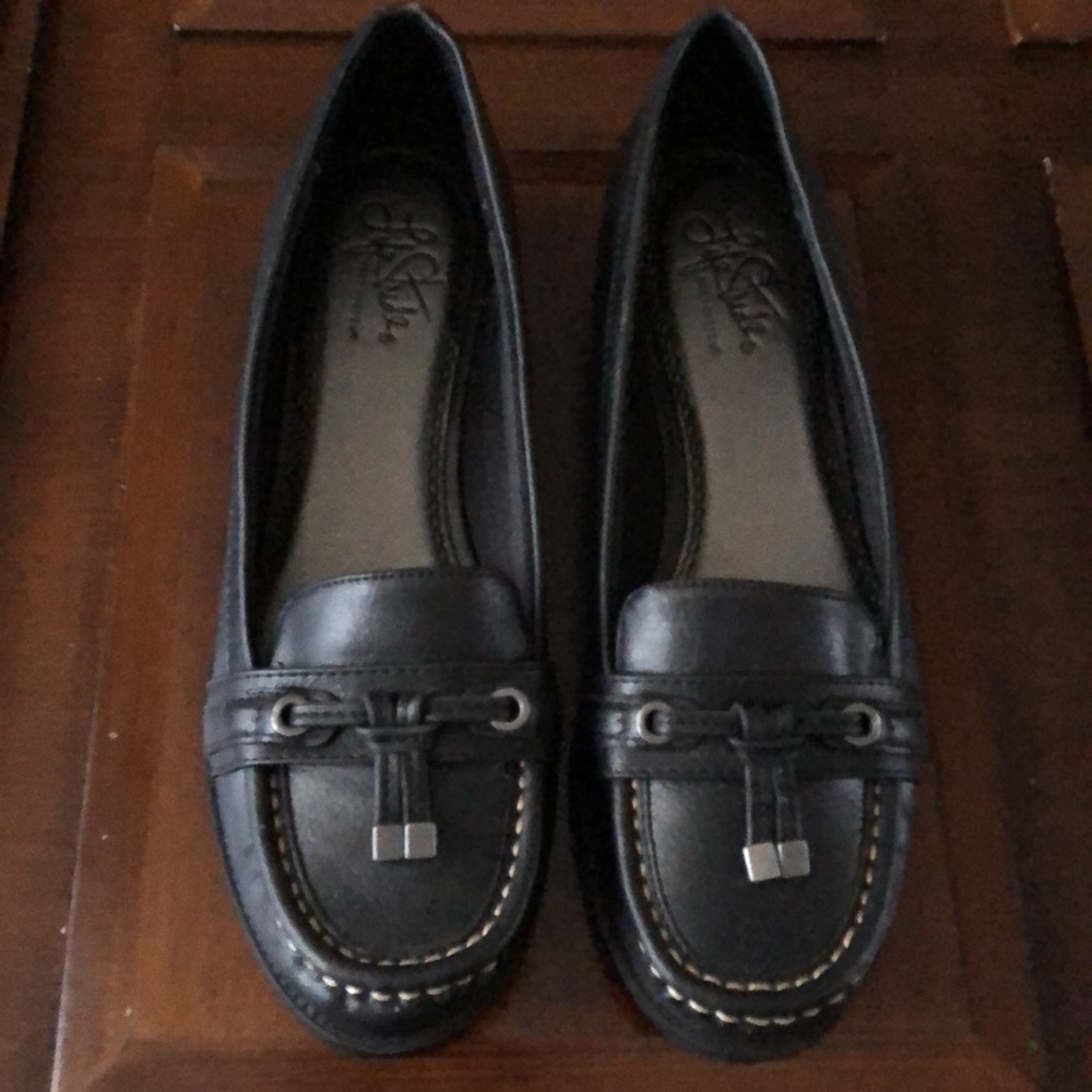 Womens size 8.5 M Life Stride Soft System Karma black loafers